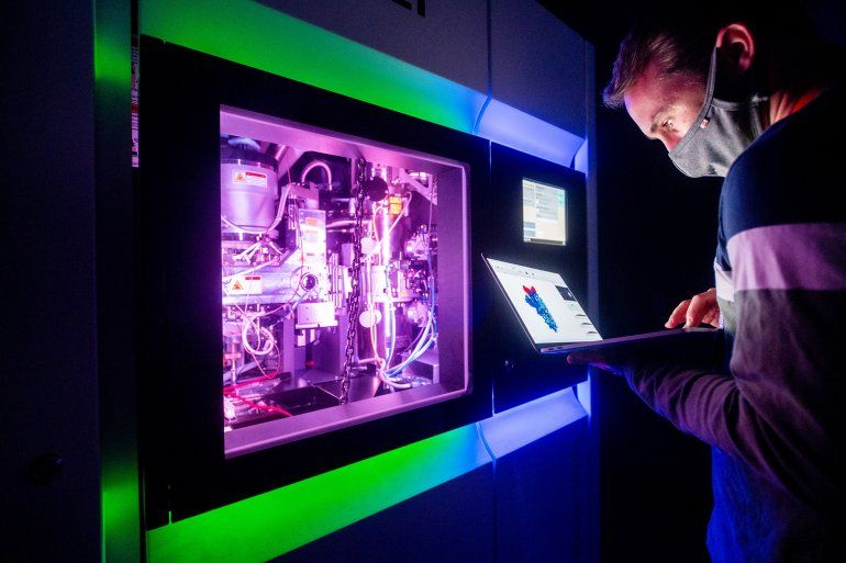 lab worker looks at cyro-em image on computer screen