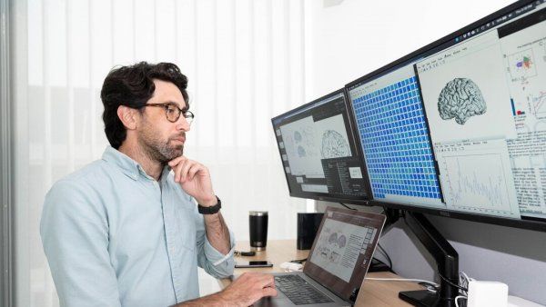 Matt Leonard reviews data from electrocortical recordings