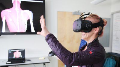 VR_anatomy_lab_student.jpg