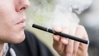 e_cigarette_smoker_2.jpg