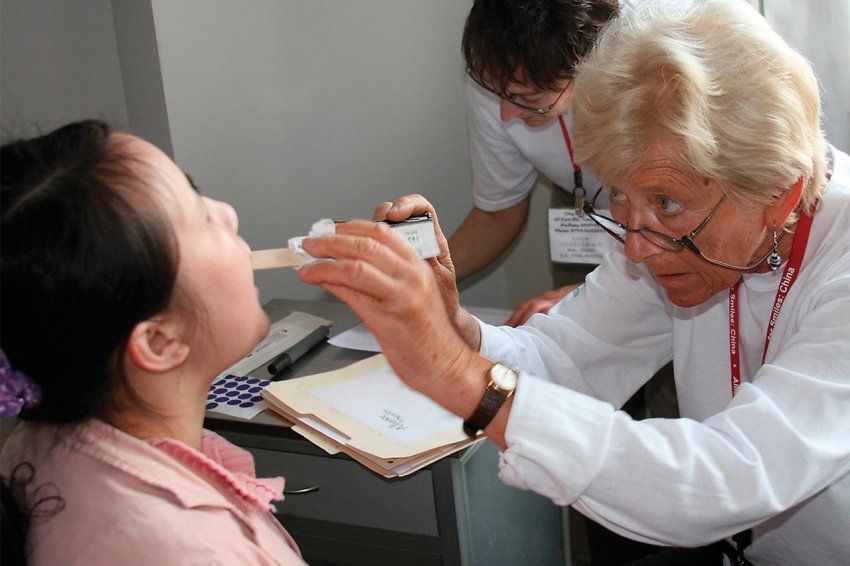 Karin Vargervik looks into the mouth of a patient.